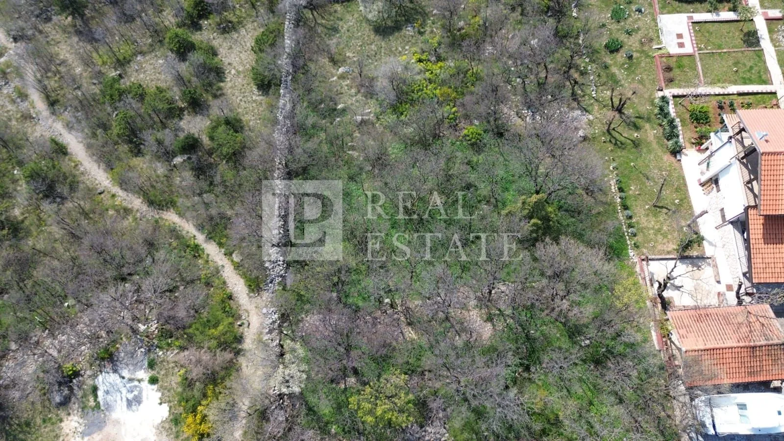 KLENOVICA - građevinsko zemljište površine 1366 m2 s otvorenim pogledom na more - Klenovica, Novi Vinodolski