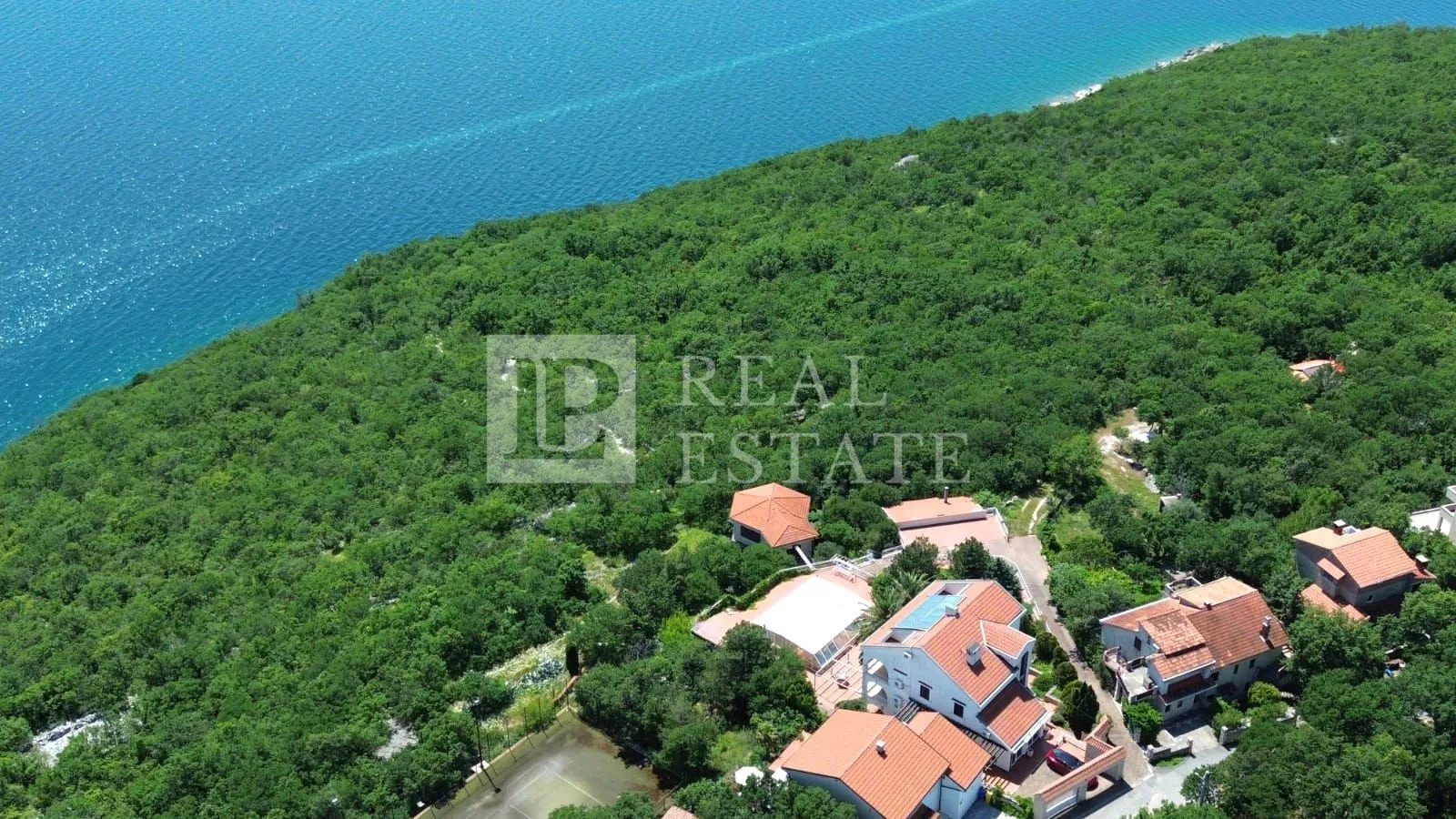 jadranovo - apartmanska vila s bazenom u prvom redu do mora - slika 11