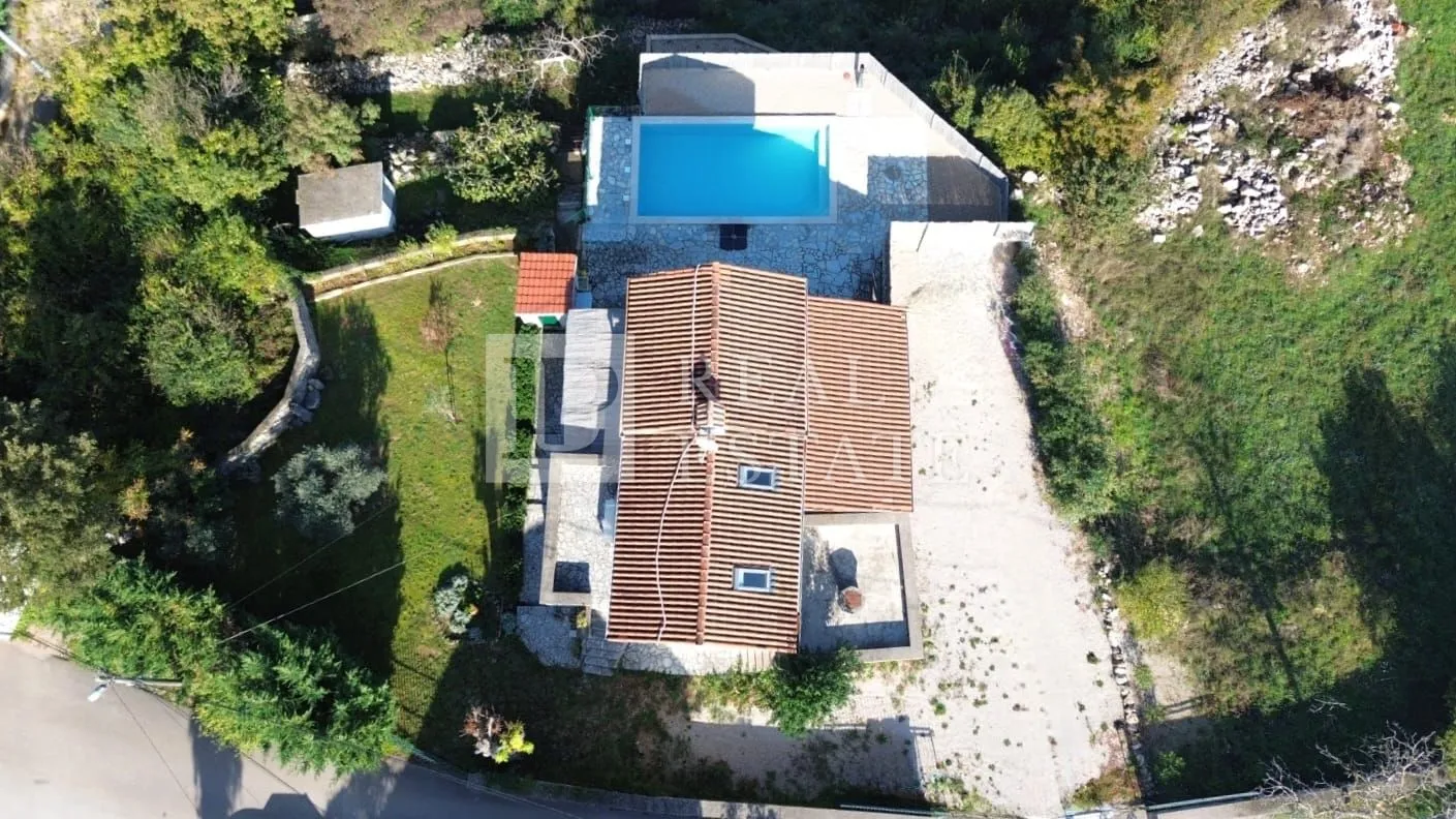 otok krk, okolica malinske - autohtona kamena kuća na imanju s bazenom - slika 35