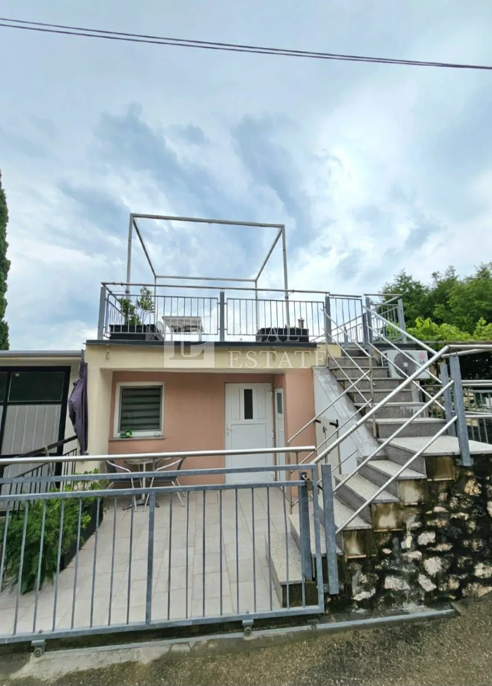 crikvenica - kuća s dva apartmana - slika 2