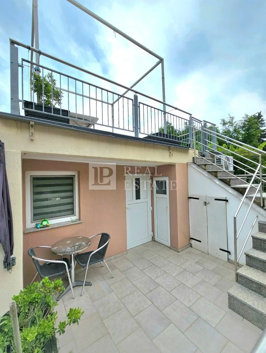 crikvenica - kuća s dva apartmana - slika 4