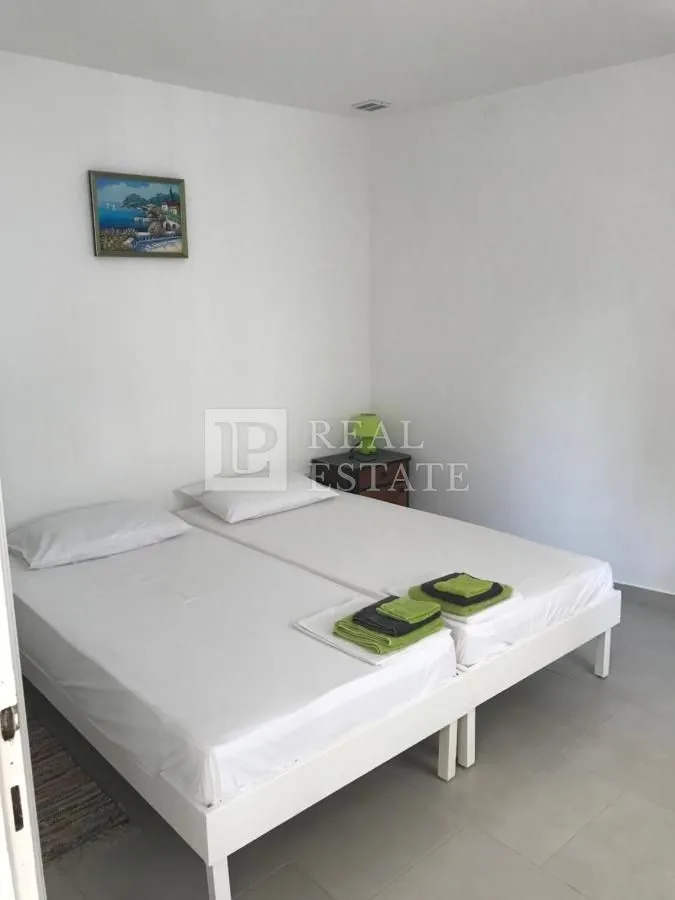 jadranovo - kuća s pet apartmana u blizini mora - slika 15