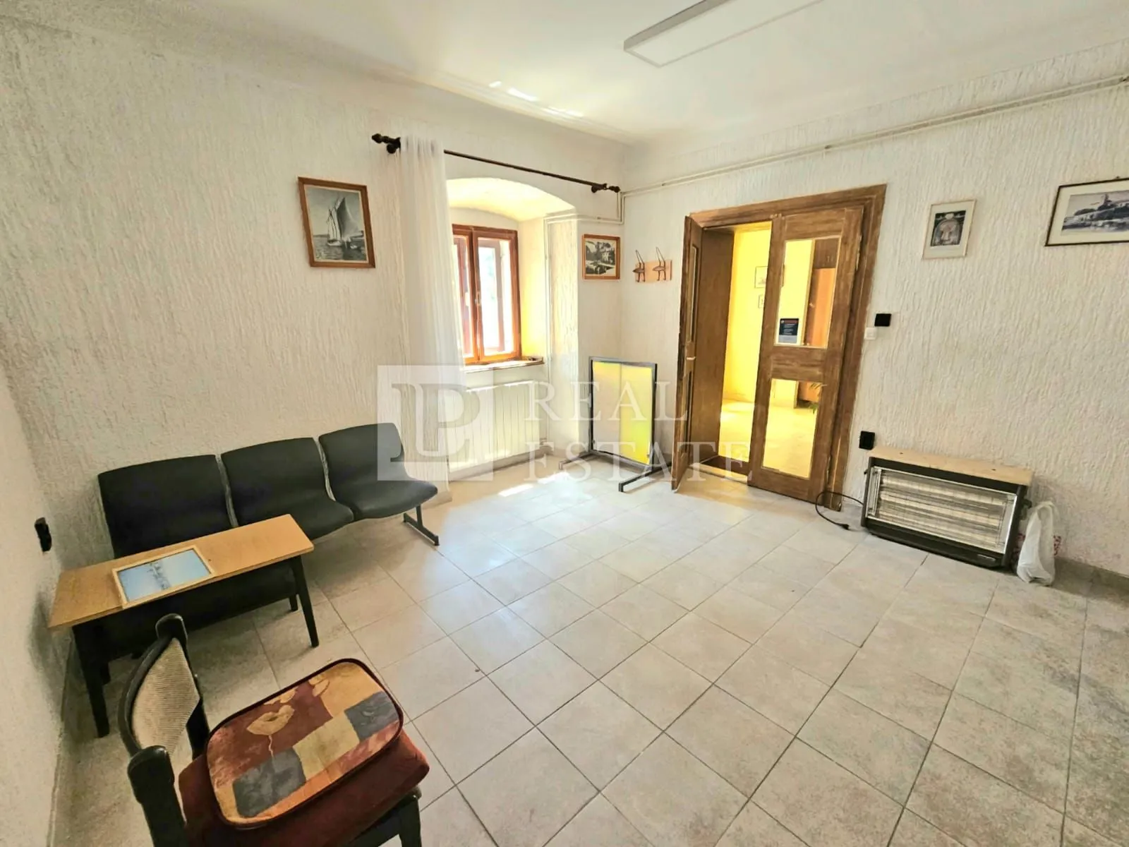 KRALJEVICA - poslovni prostor u centru grada