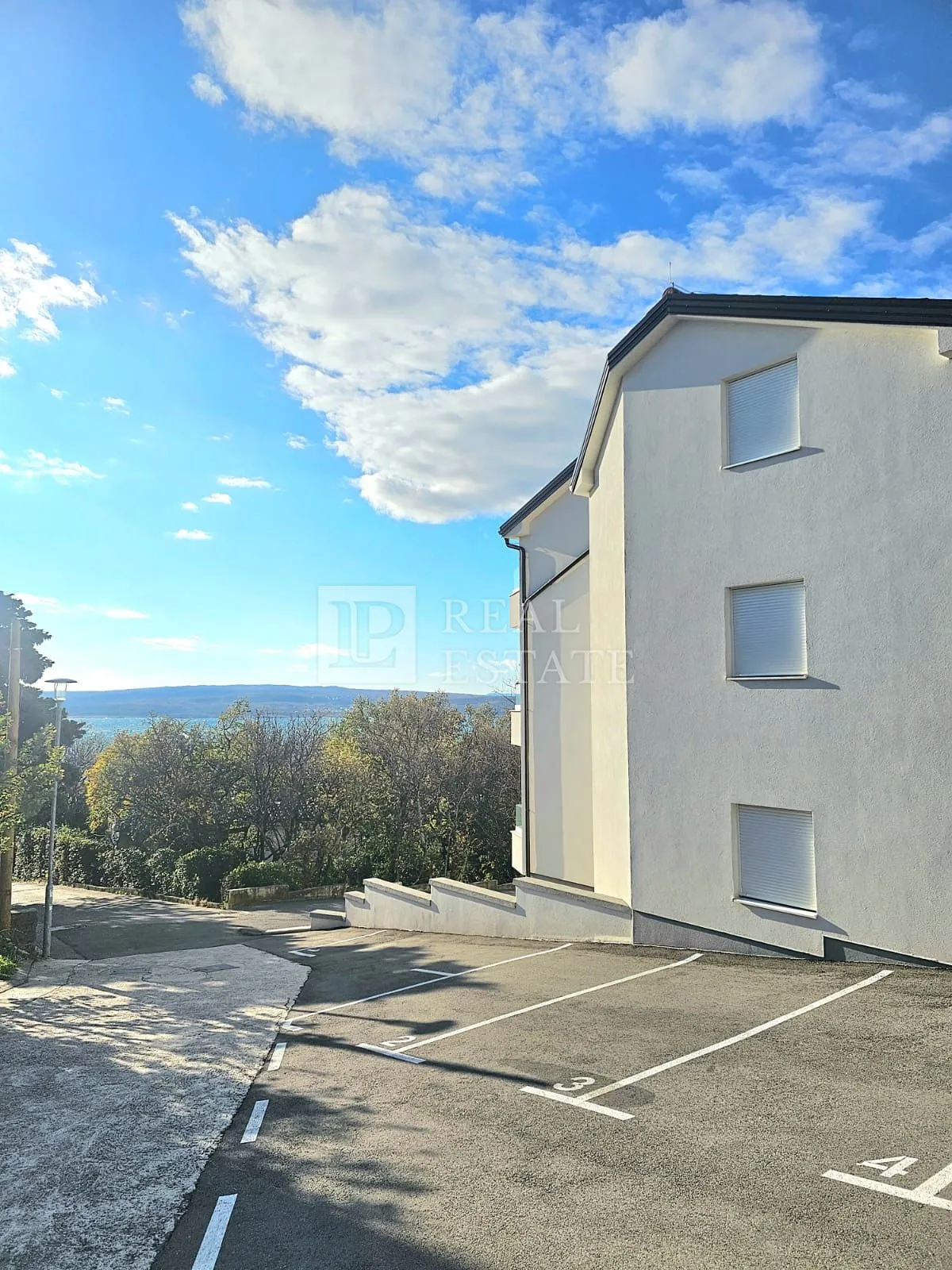 crikvenica - dvoetažni stan u novogradnji 150m od mora - slika 3