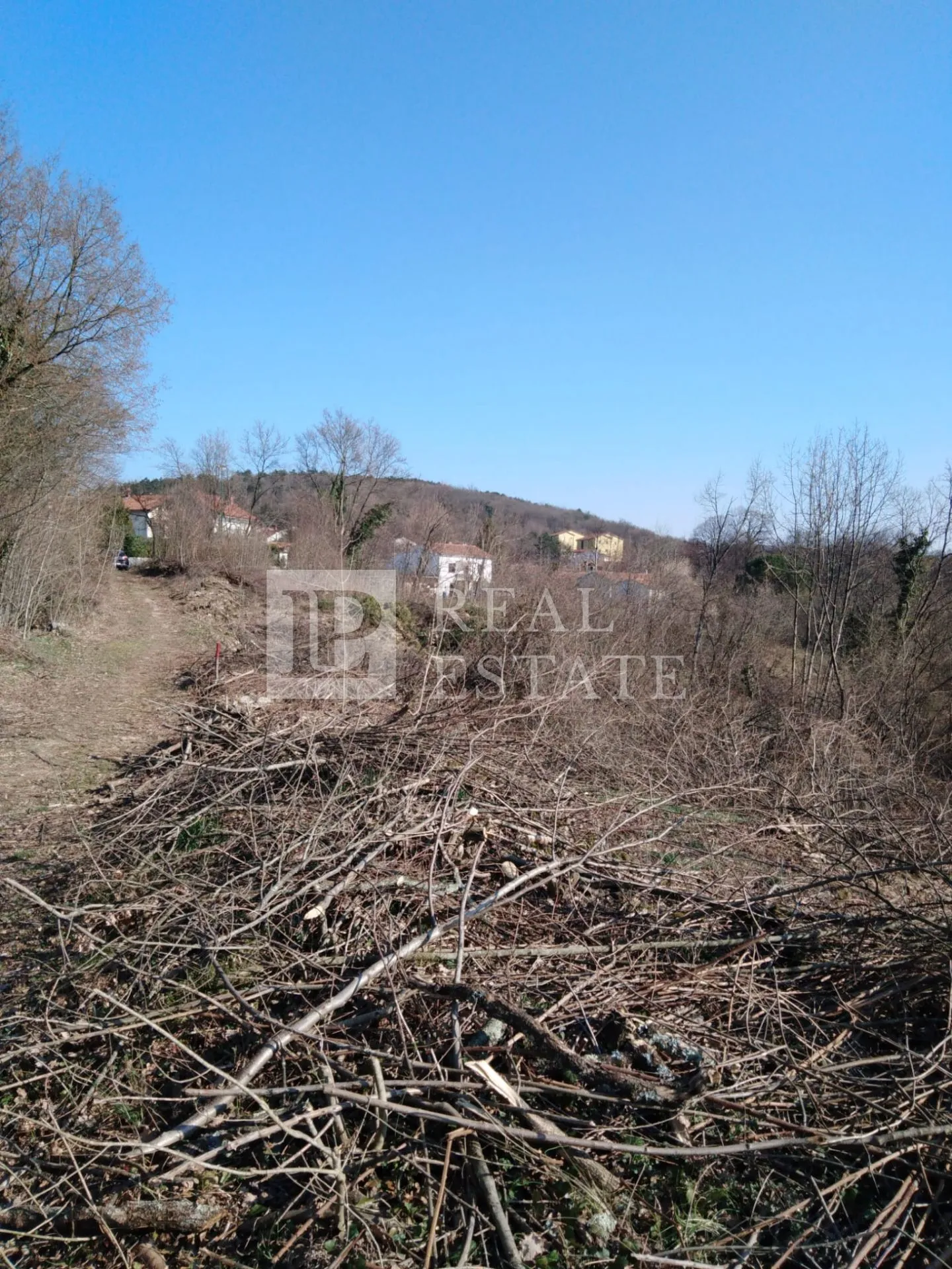 VIŠKOVO - građevinsko zemljište 1117 m2