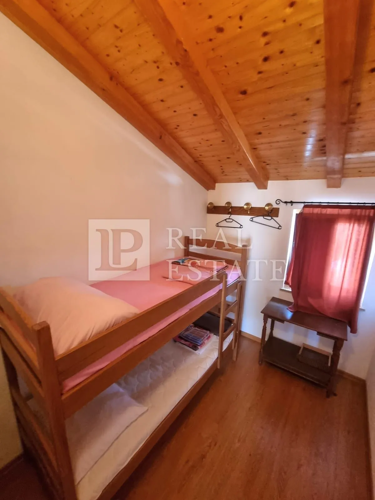 otok krk, okolica malinske - kamena kuća s bazenom - slika 27