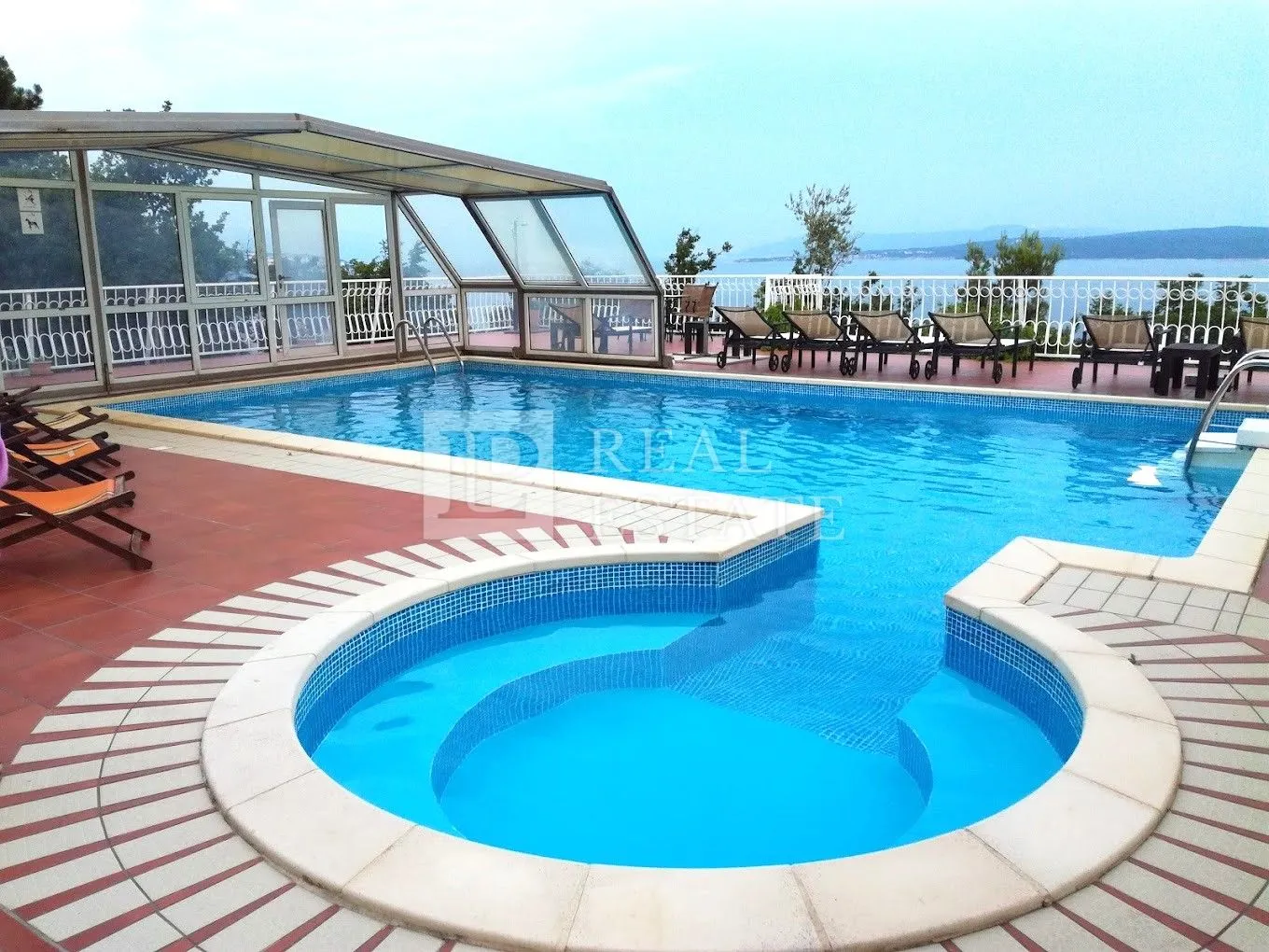 jadranovo - apartmanska vila s bazenom u prvom redu do mora - slika 32