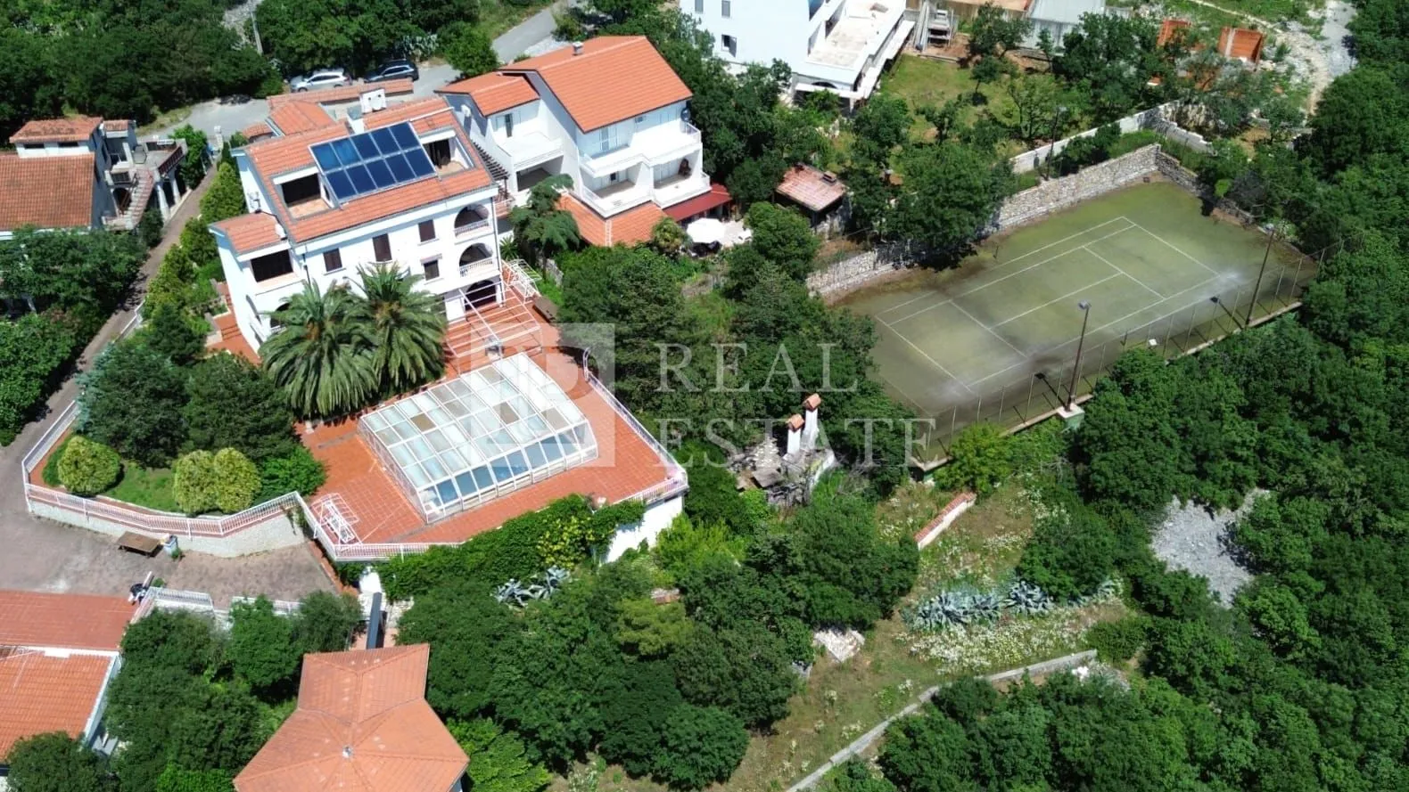 jadranovo - apartmanska vila s bazenom u prvom redu do mora - slika 2