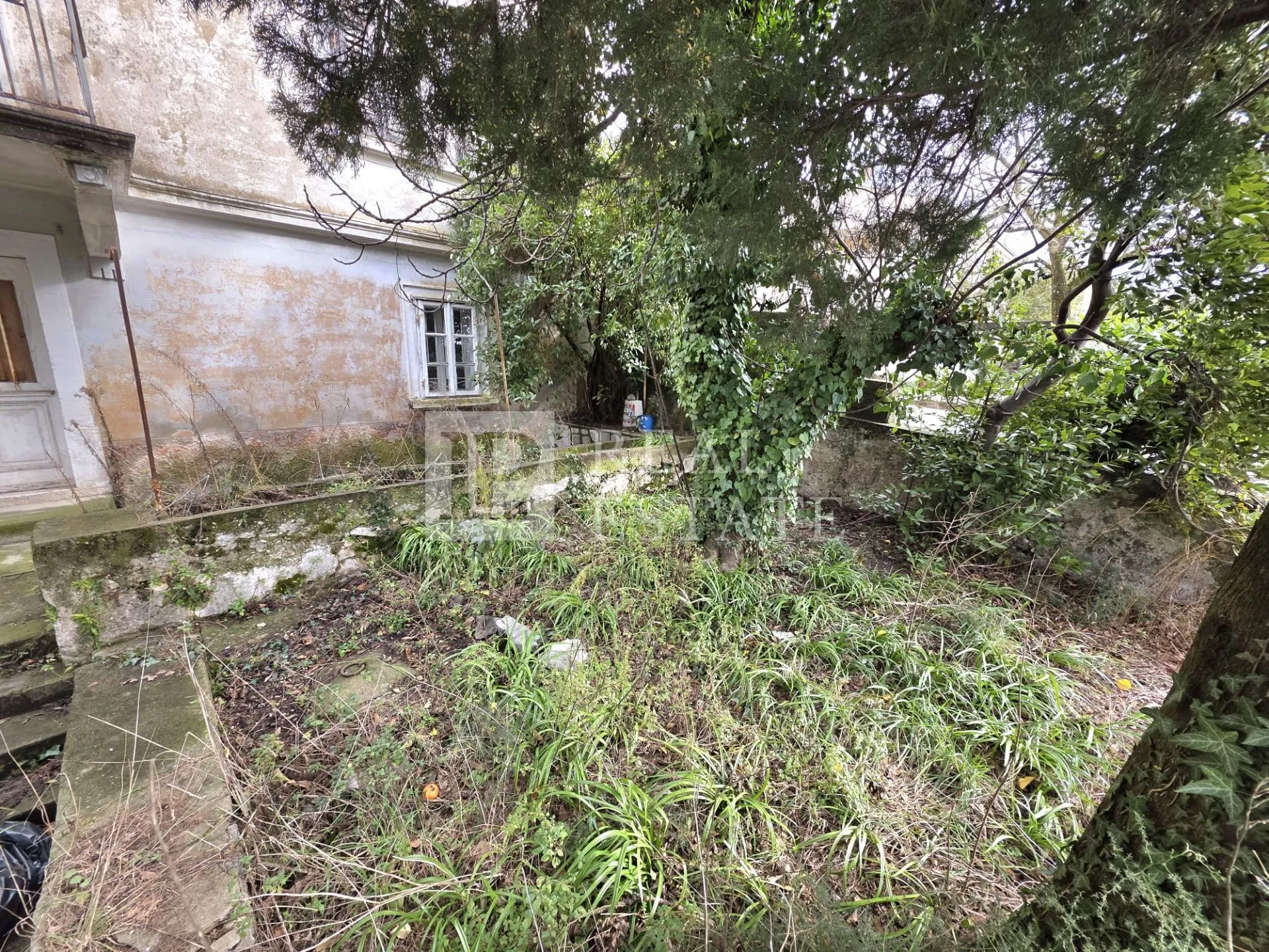 kraljevica - samostojeća kamena kuća s dvorištem - slika 12