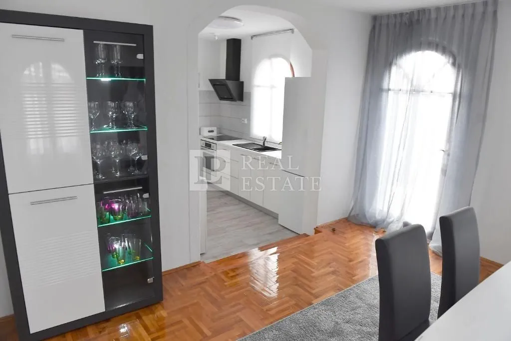 klenovica - kuća s bazenom - slika 8