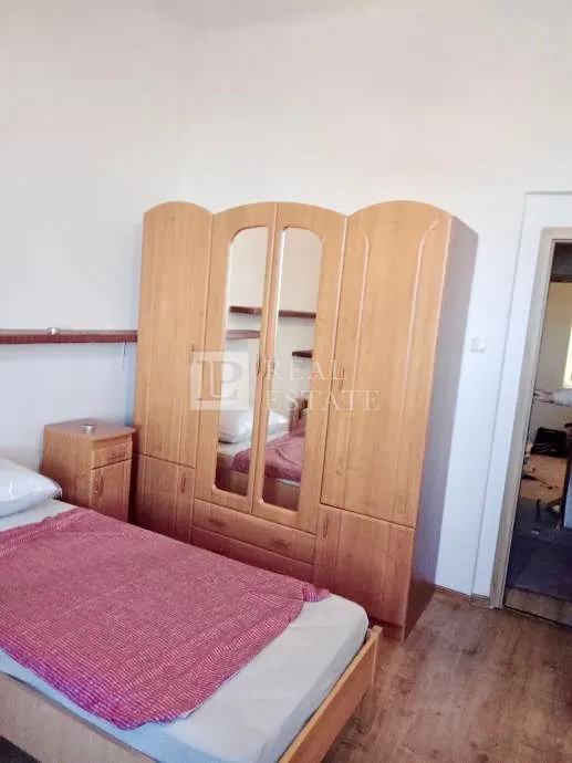 novi vinodolski - dva stana 100 m od mora - slika 9
