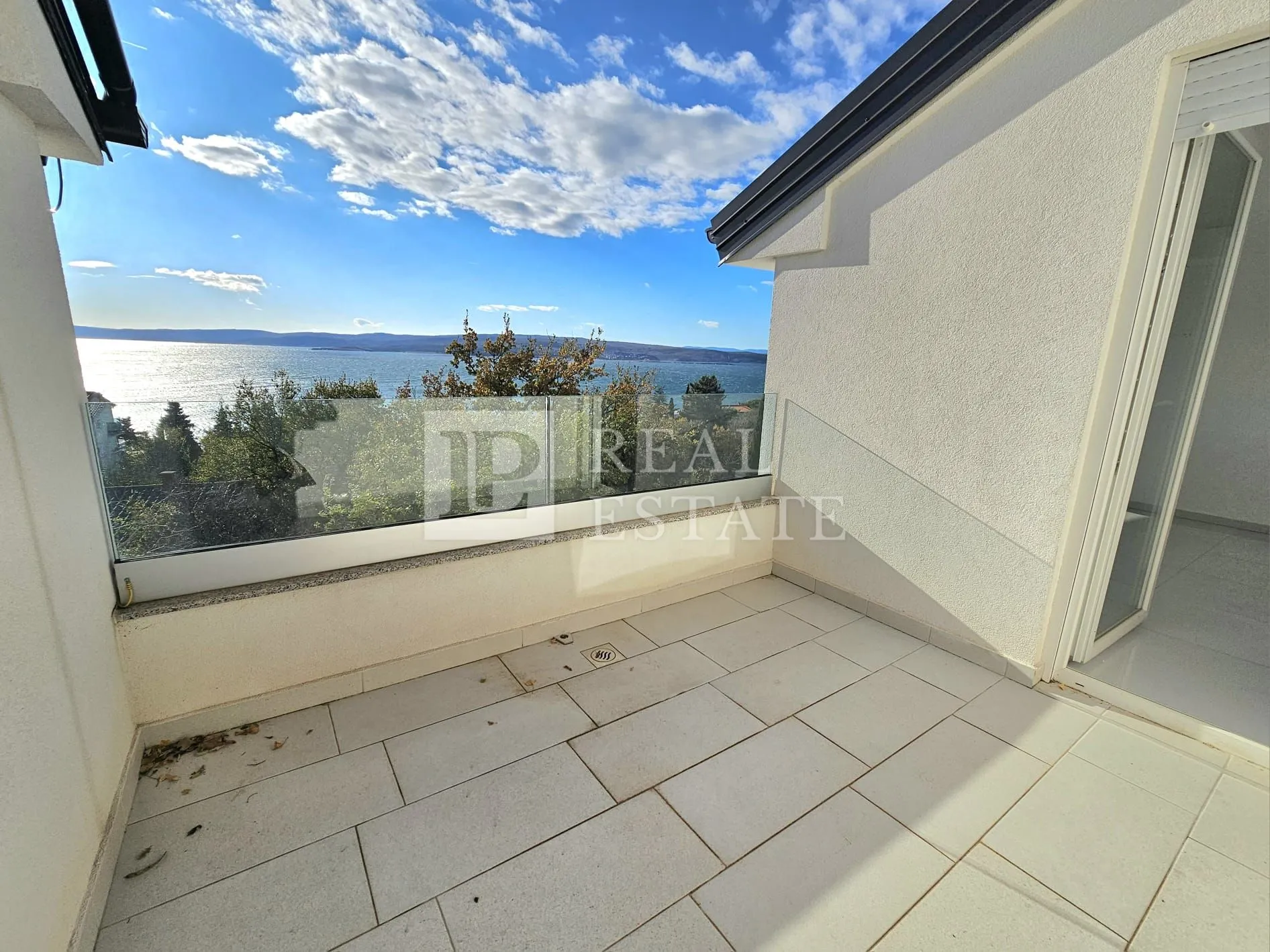 crikvenica - dva stana u novogradnji - slika 7