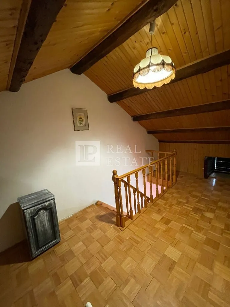 bribir - kuća s dvorištem - slika 13
