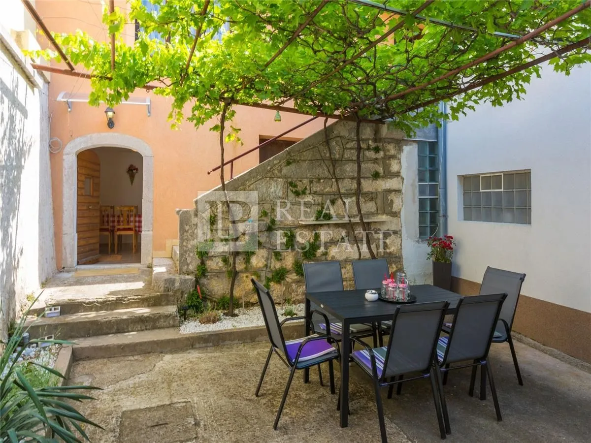 GRIŽANE - renovirana kamena kuća s dvorištem i vrtom - Grižane, Vinodolska općina