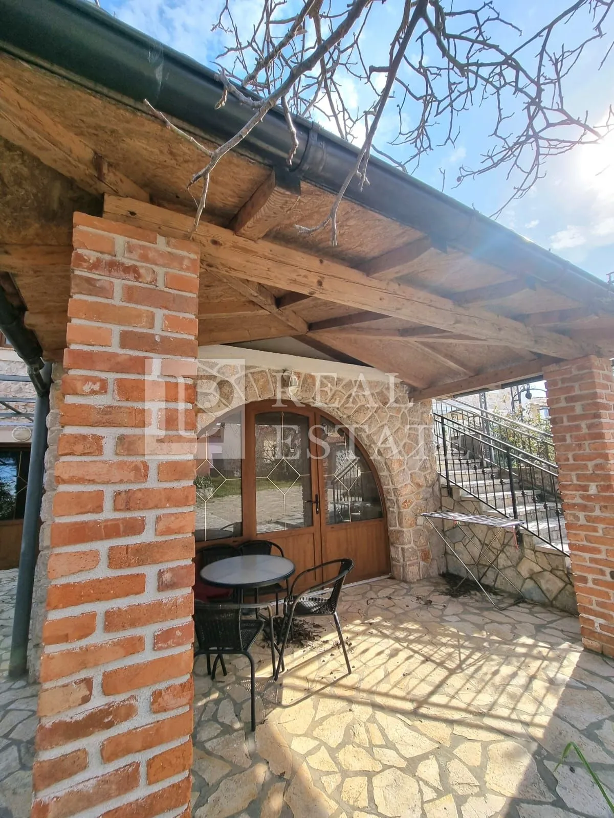 otok krk, okolica malinske - kamena kuća s bazenom - slika 2