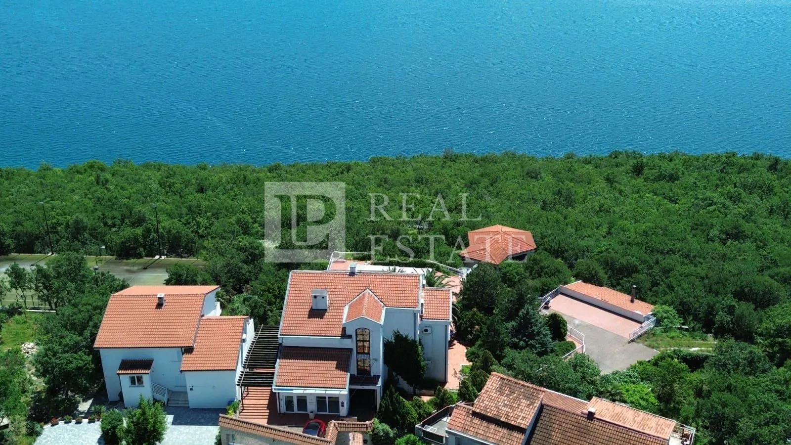 jadranovo - apartmanska vila s bazenom u prvom redu do mora - slika 4