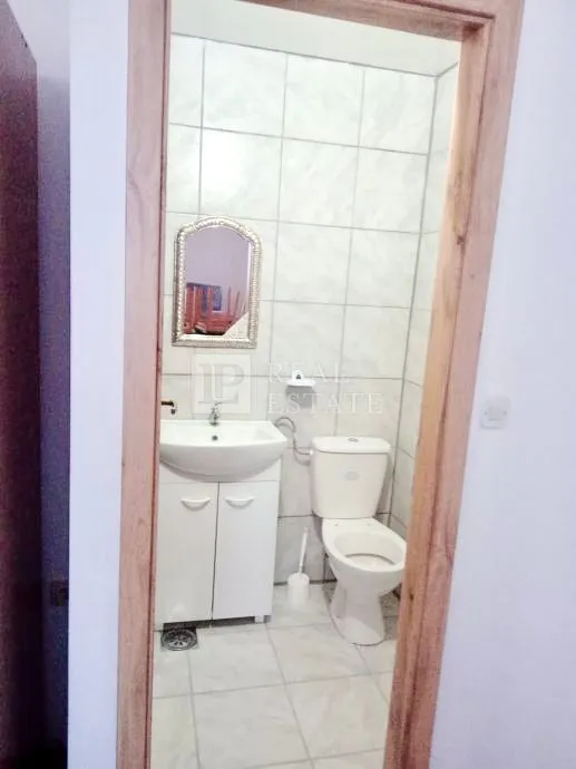novi vinodolski - dva stana 100 m od mora - slika 14