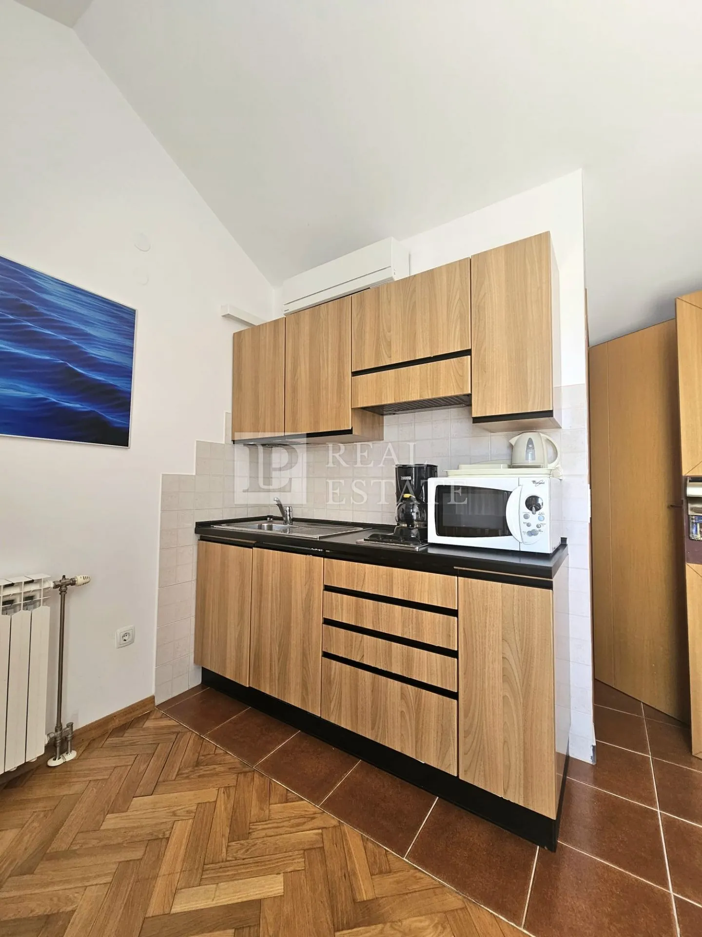jadranovo - apartmanska vila s bazenom u prvom redu do mora - slika 26