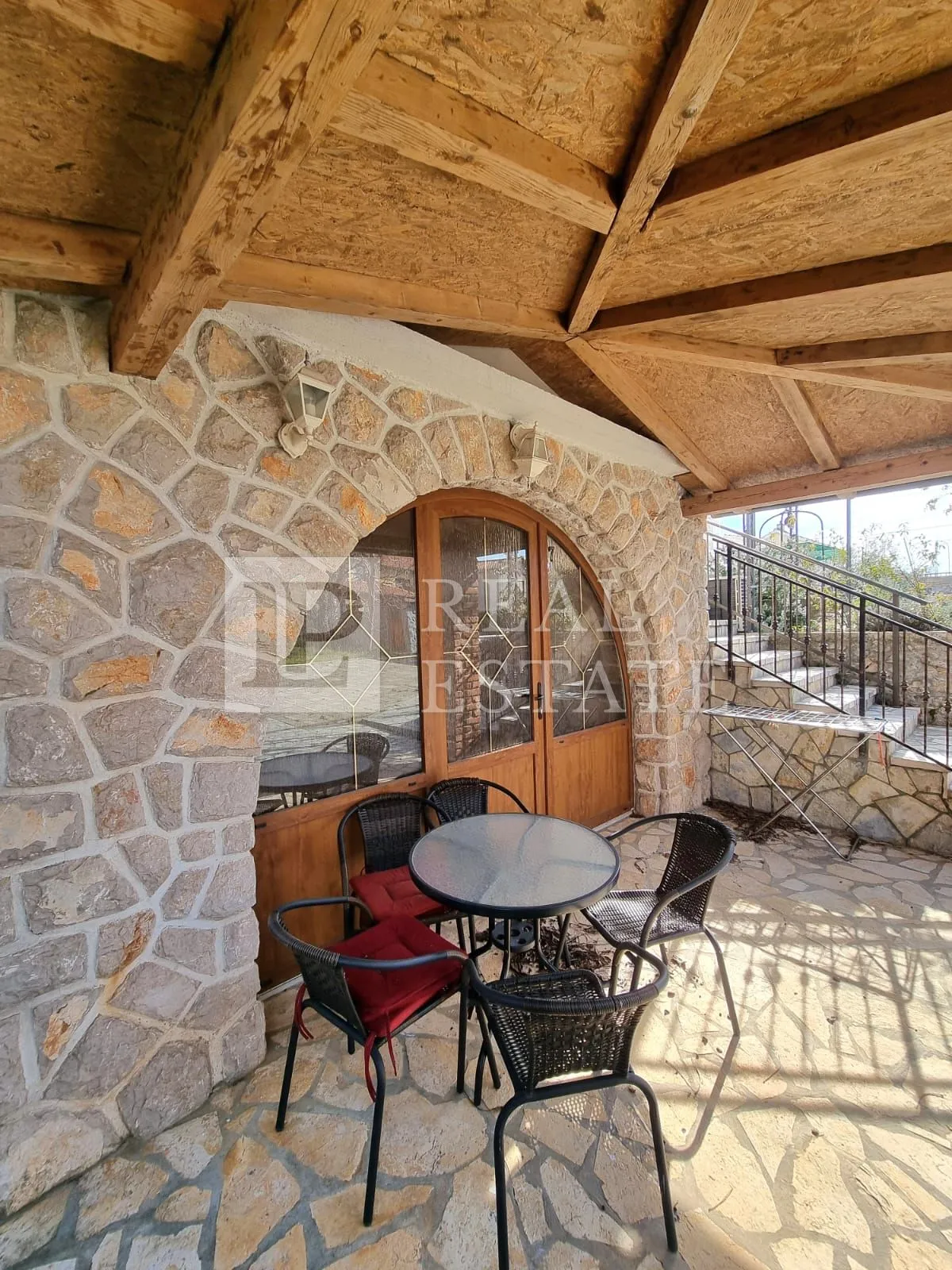 otok krk, okolica malinske - kamena kuća s bazenom - slika 3
