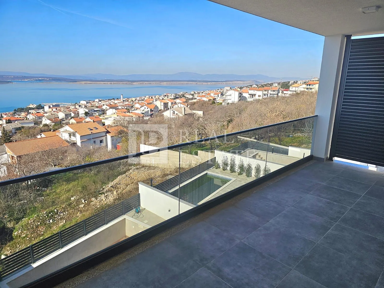 crikvenica - prekrasan stan na prvom katu novogradnje - slika 7