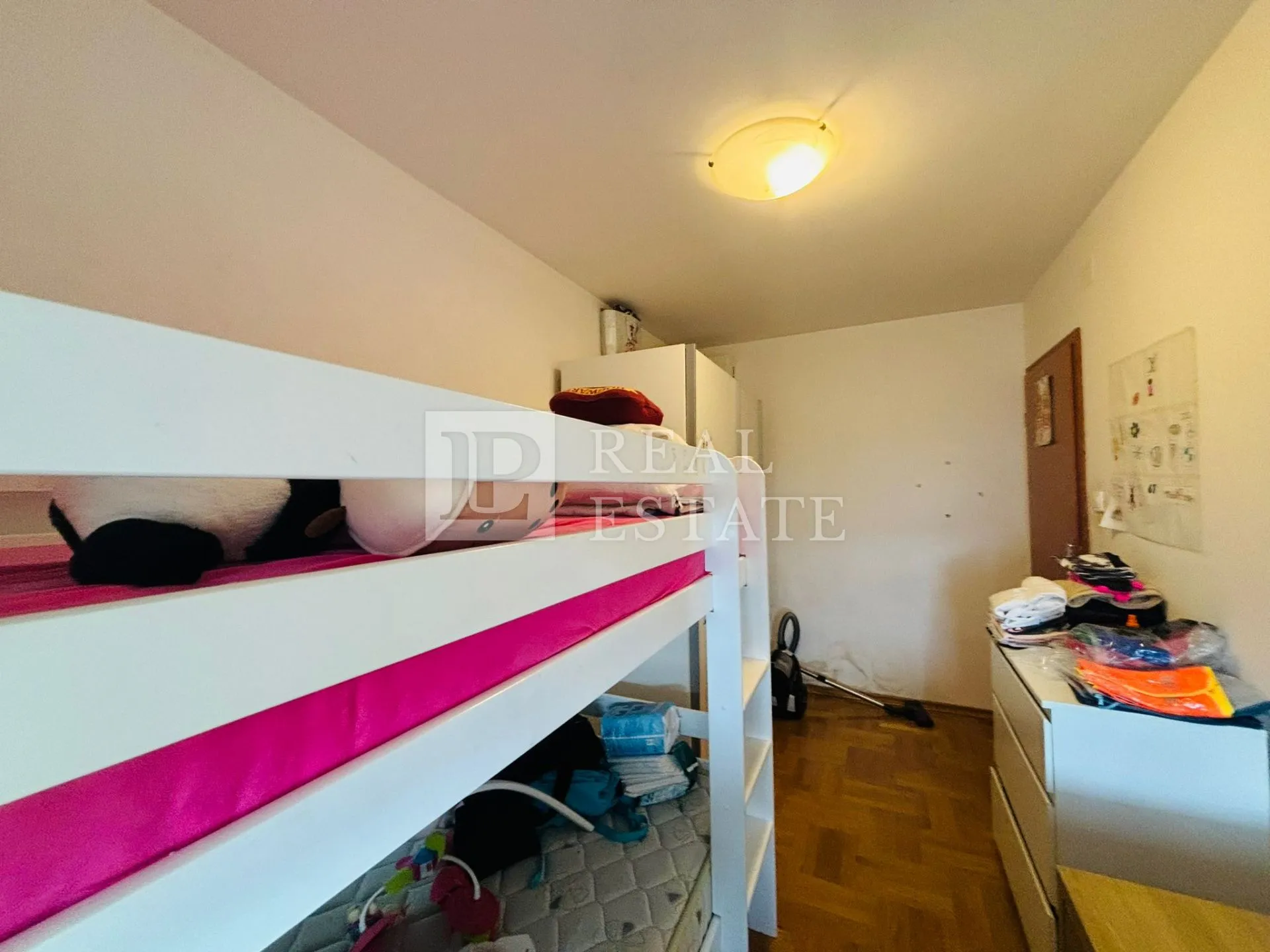 jadranovo – potpuno namješten dvosobni stan s očaravajućim pogledom na more - slika 10