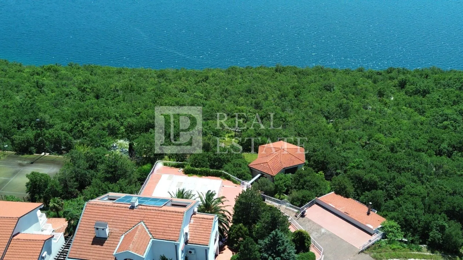 jadranovo - apartmanska vila s bazenom u prvom redu do mora - slika 7