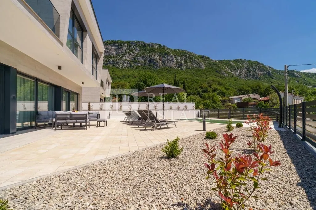 bribir - luksuzna vila s bazenom - slika 19