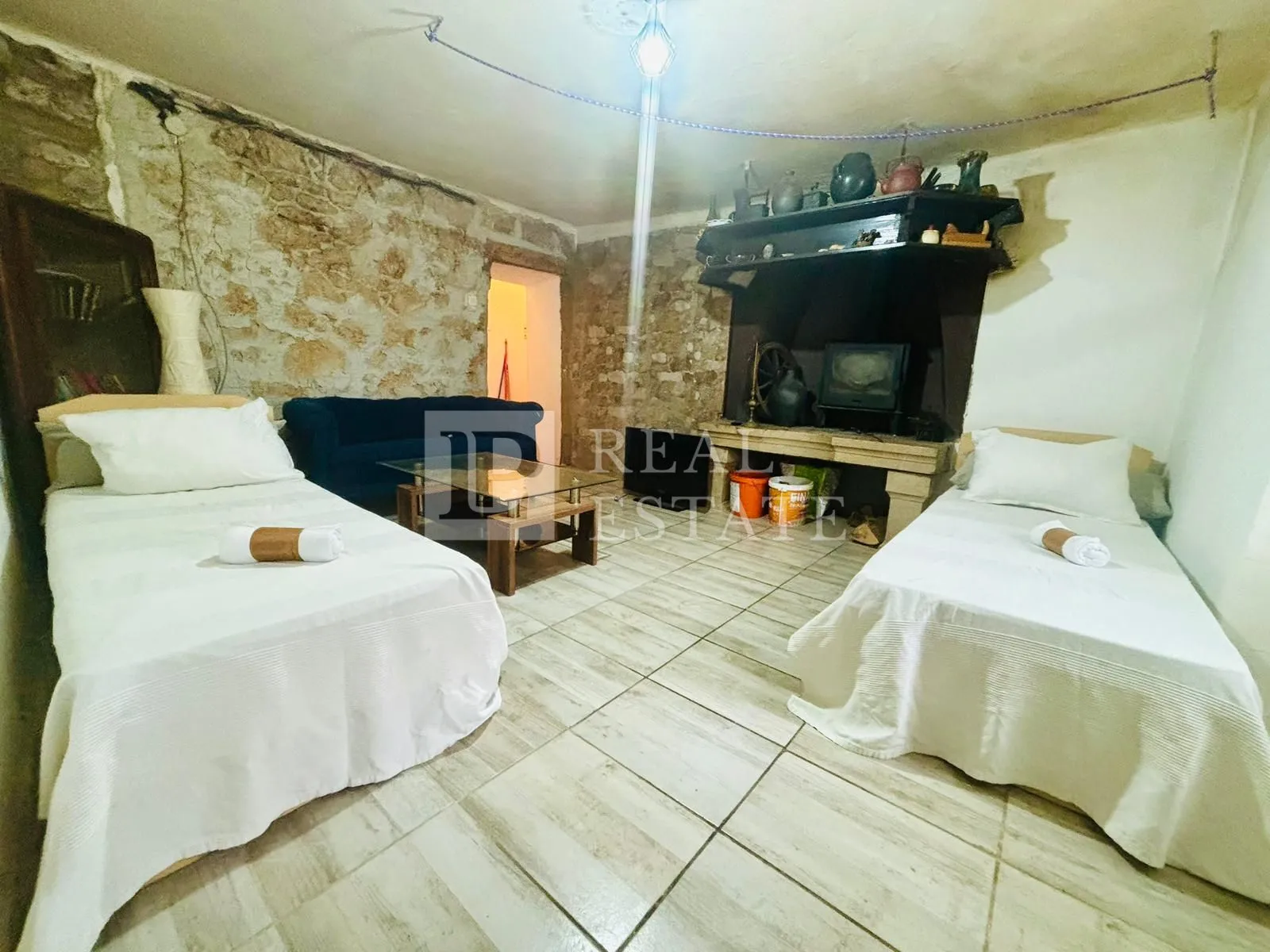 HRELJIN – samostojeća kamena kuća u centru s pogledom na Kvarner - Hreljin, Bakar
