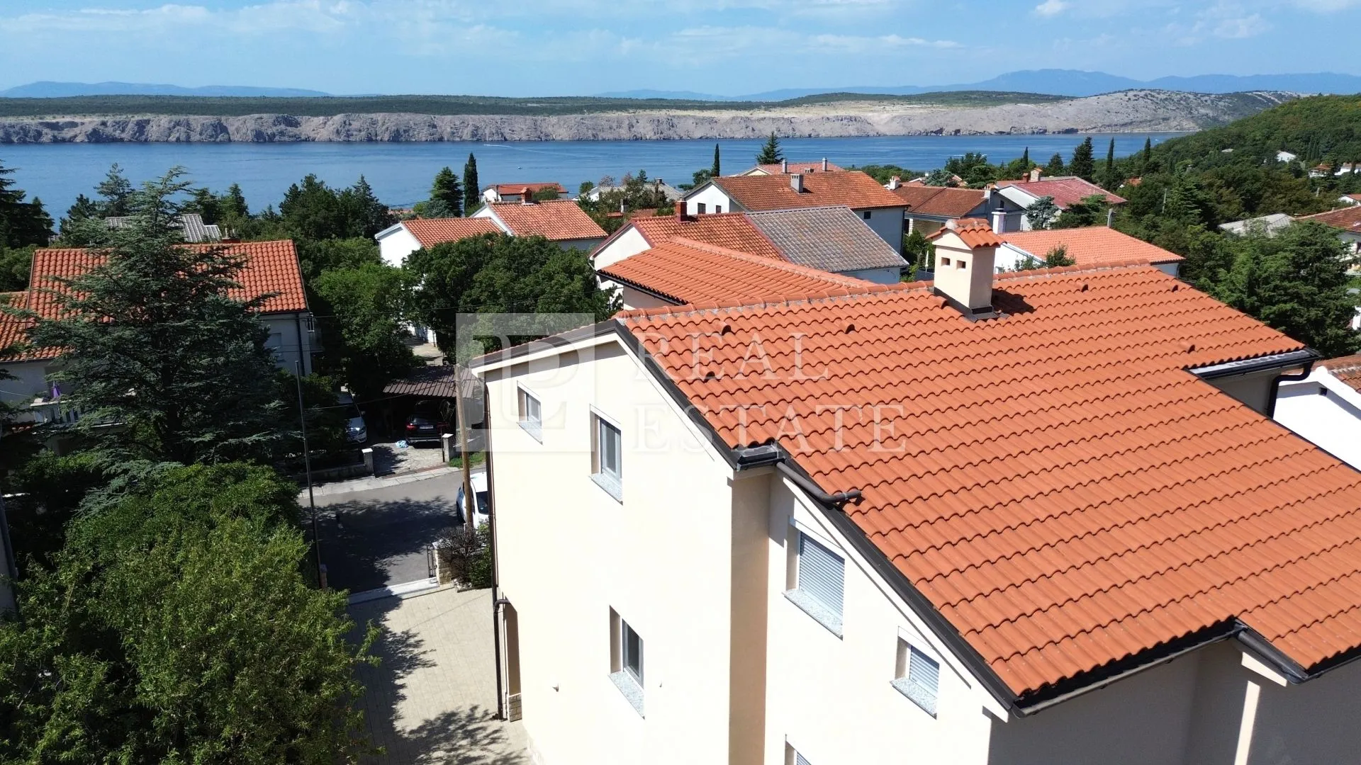 jadranovo - prostrani trosobni stan s pogledom na more - slika 2