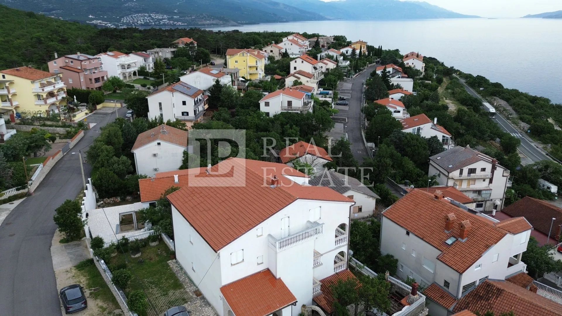novi vinodolski - prostrana kuća 120 metara od mora - slika 2