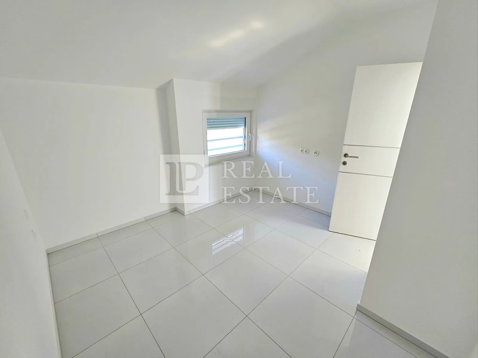crikvenica - dvoetažni stan u novogradnji 150m od mora - slika 16