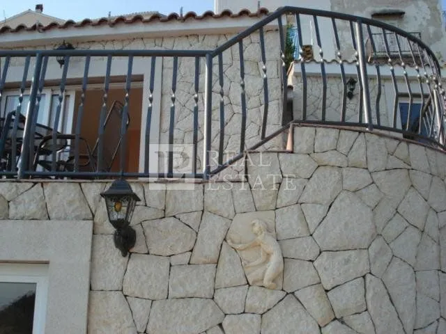 vrbnik - kuća na stijeni iznad mora - slika 14