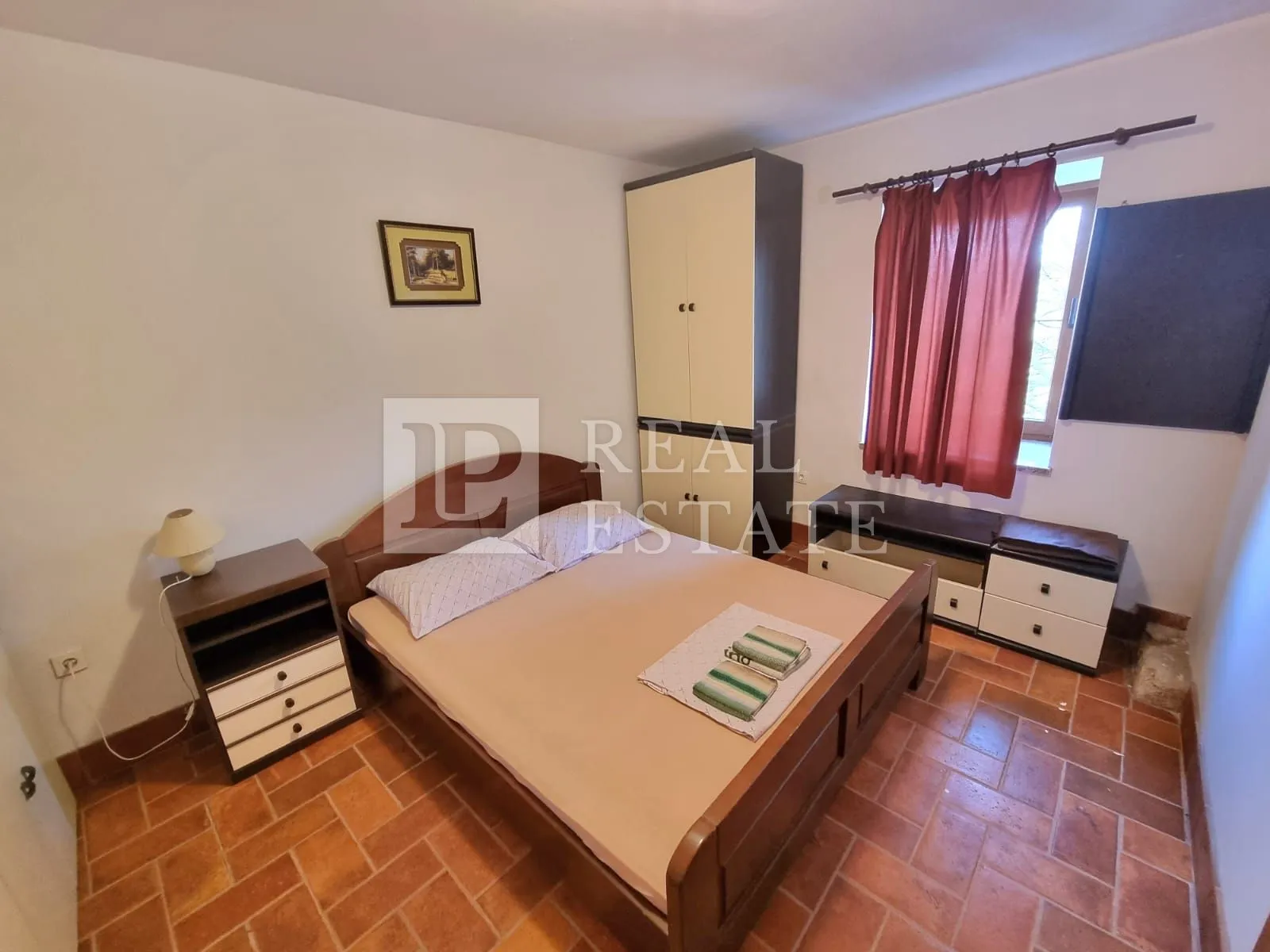 otok krk, okolica malinske - kamena kuća s bazenom - slika 18