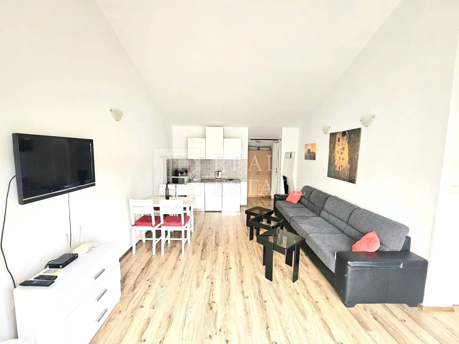 NOVI VINODOLSKI - dva uređena stana površine 124 m2
