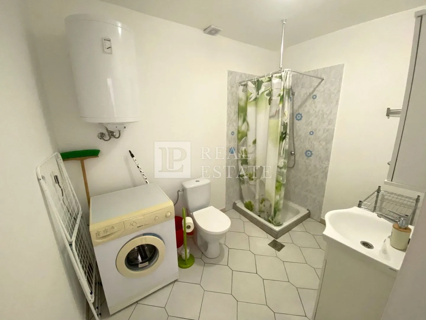 jadranovo - kuća s pet apartmana u blizini mora - slika 6