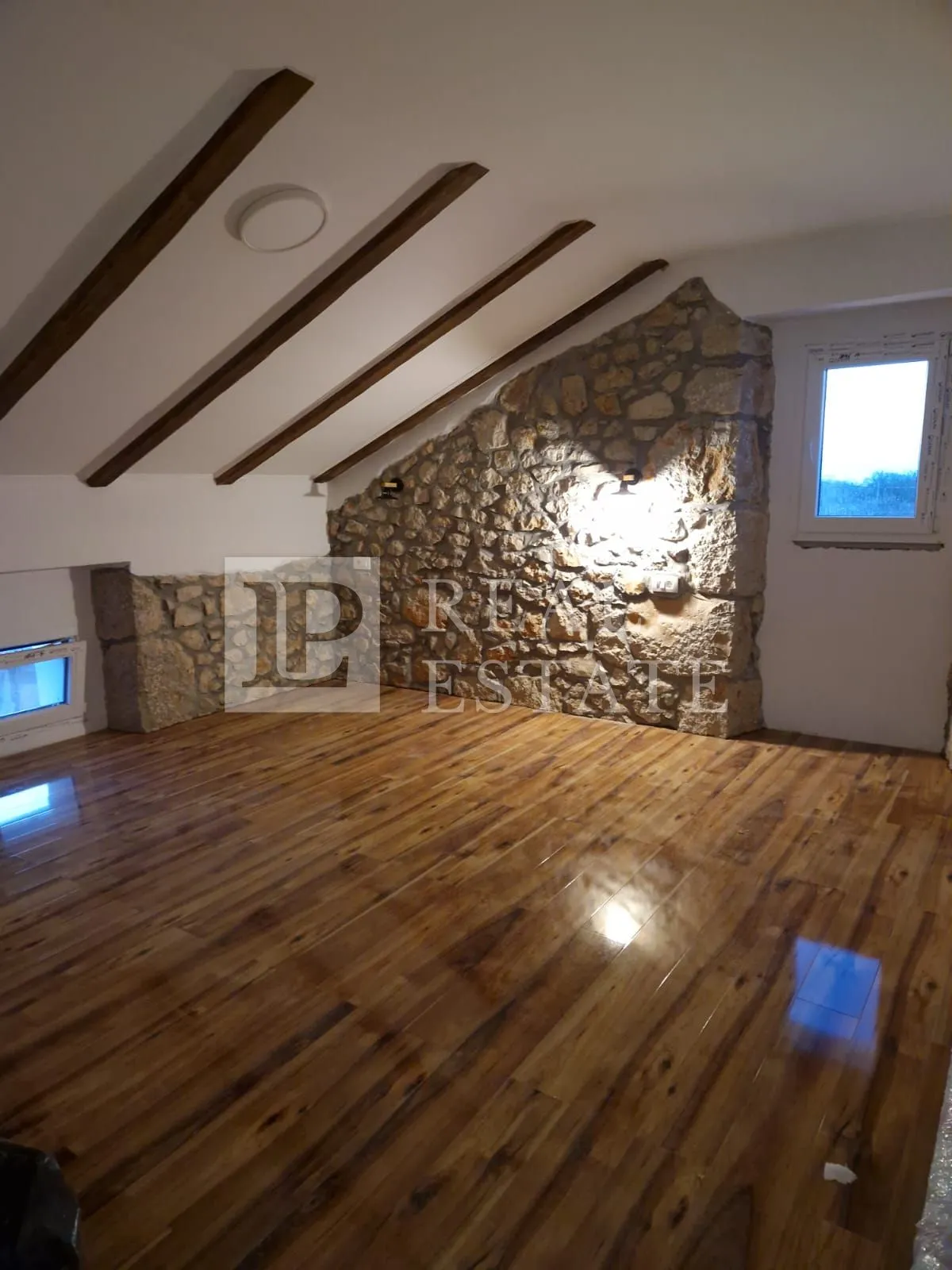 otok krk, dobrinj - autohtona kamena vila s bazenom - slika 10