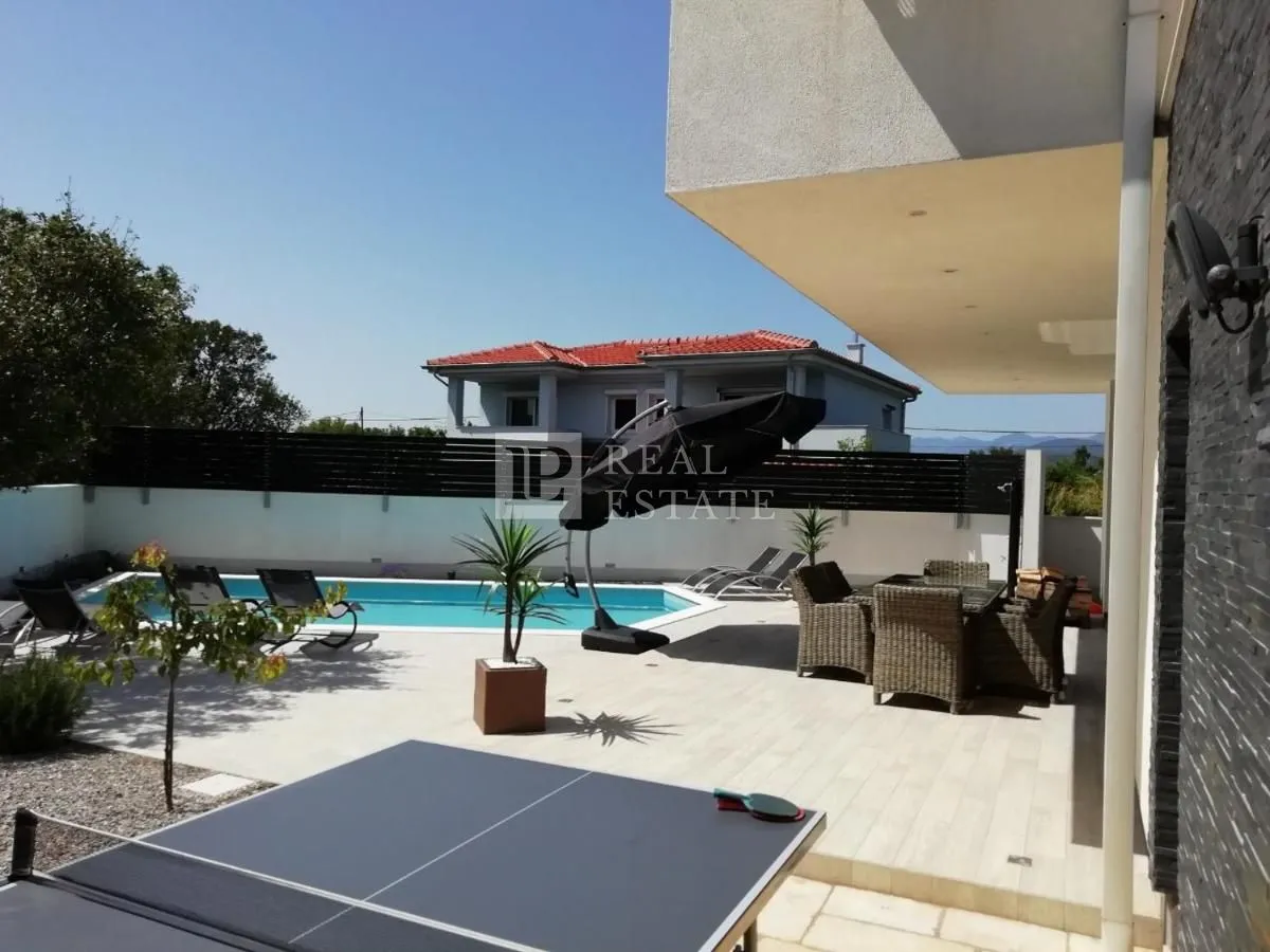 šmrika - vila s bazenom - slika 2