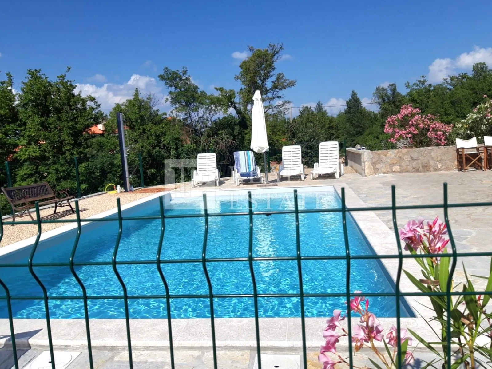 otok krk, okolica malinske - autohtona kamena kuća na imanju s bazenom - slika 29