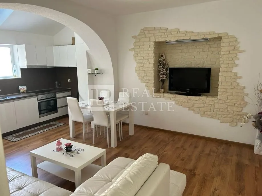 selce - apartmanska kuća u centru, 2.red do mora - slika 2
