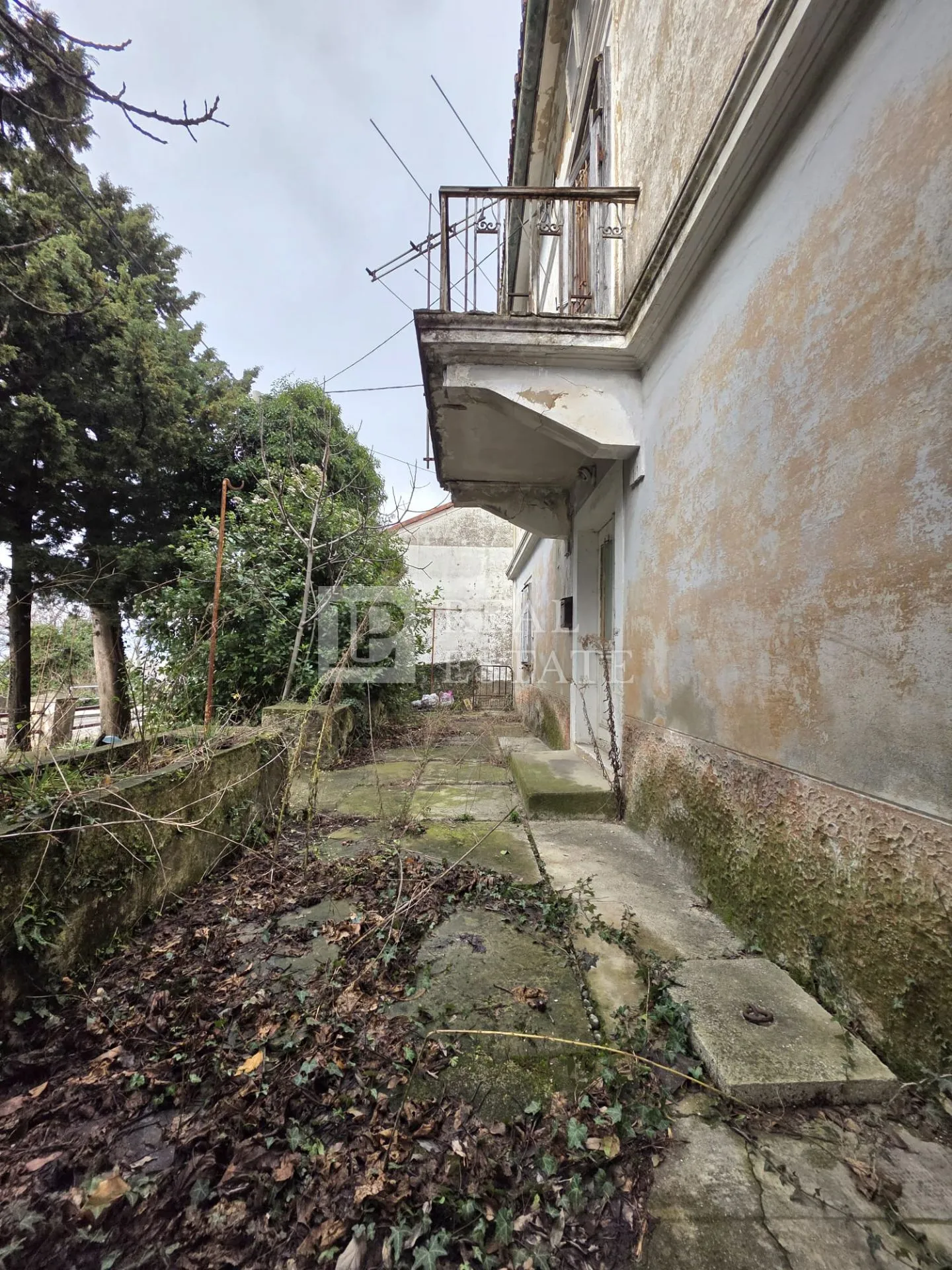 kraljevica - samostojeća kamena kuća s dvorištem - slika 10