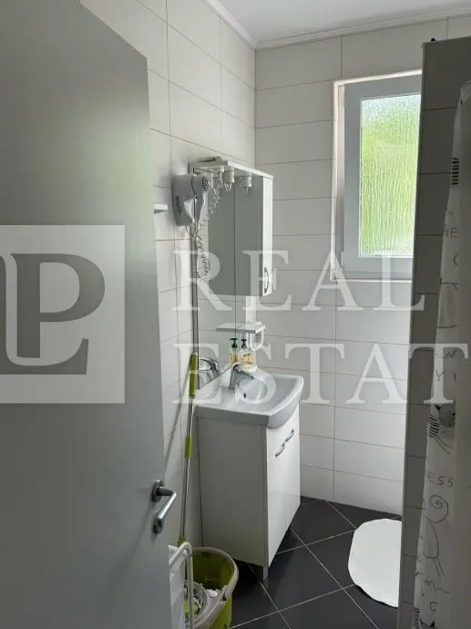 selce - apartmanska kuća u centru, 2.red do mora - slika 10