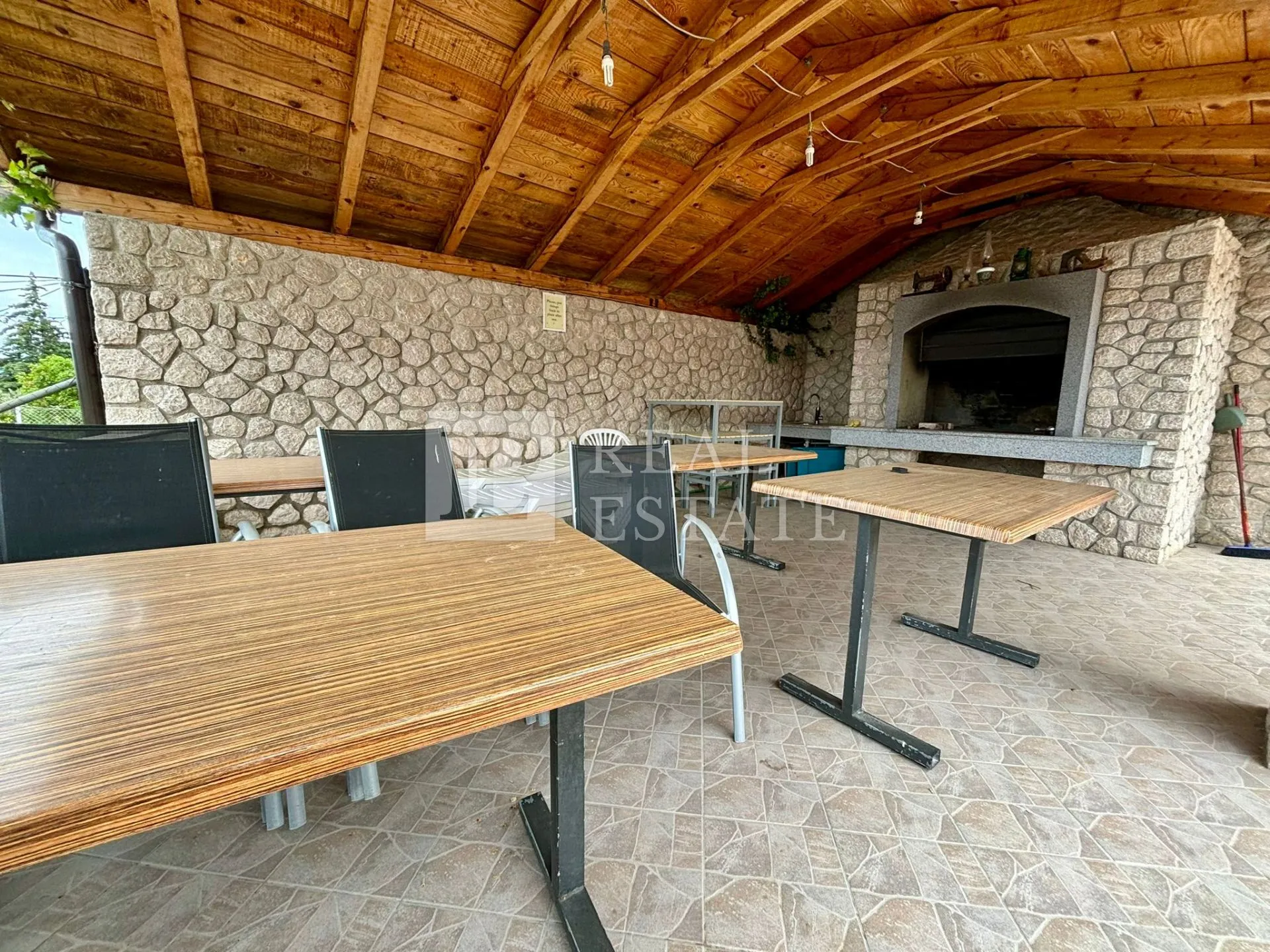 novi vinodolski - trosoban stan s ogromnom terasom i predivnim pogledom - slika 32