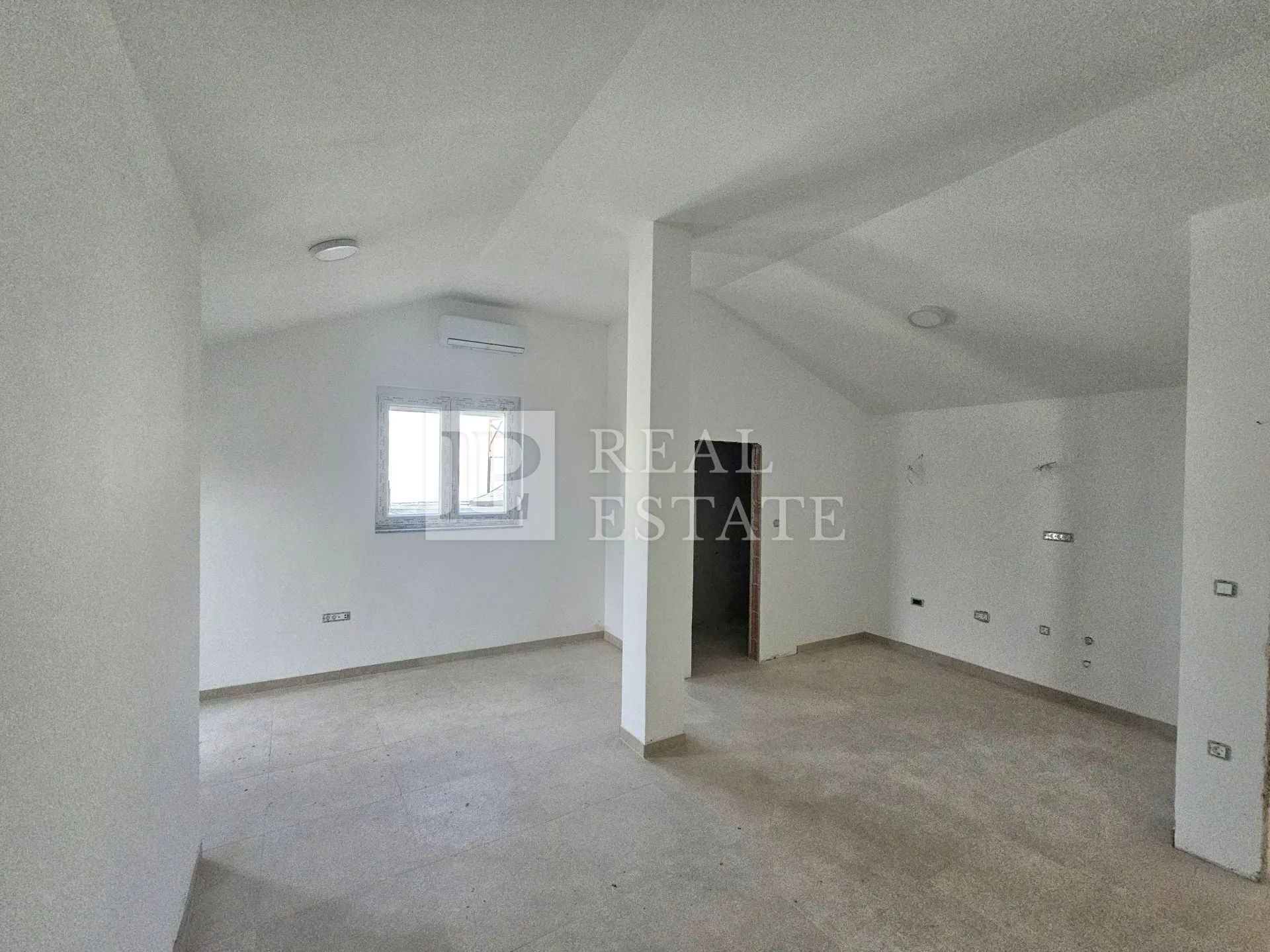 crikvenica - jednosobni stan na frekventnoj lokaciji - slika 2