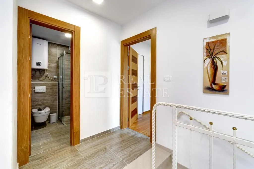 dramalj - moderna vila s bazenom - slika 11