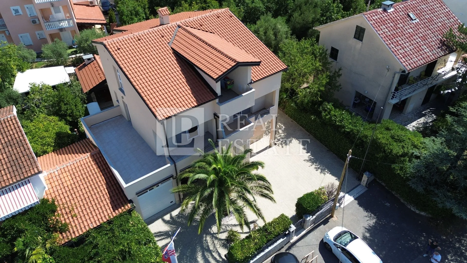 jadranovo - stan s garažom, ljetnom kuhinjom i konobom - slika 20