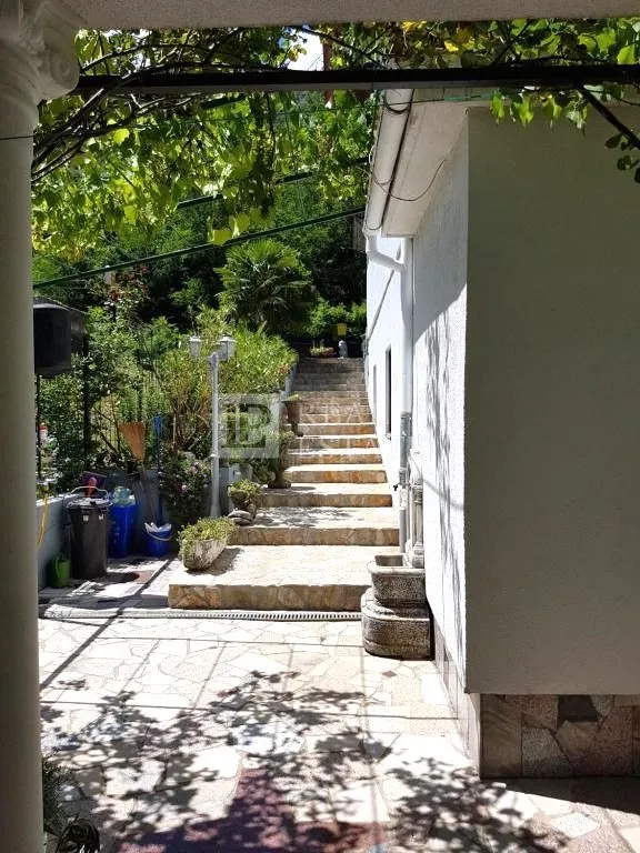tribalj - dvije samostojeće kuće s pomoćnim objektom i predivnom okućnicom - slika 4