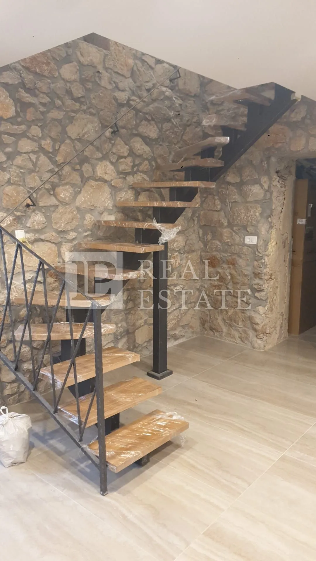 otok krk, dobrinj - autohtona kamena vila s bazenom - slika 13