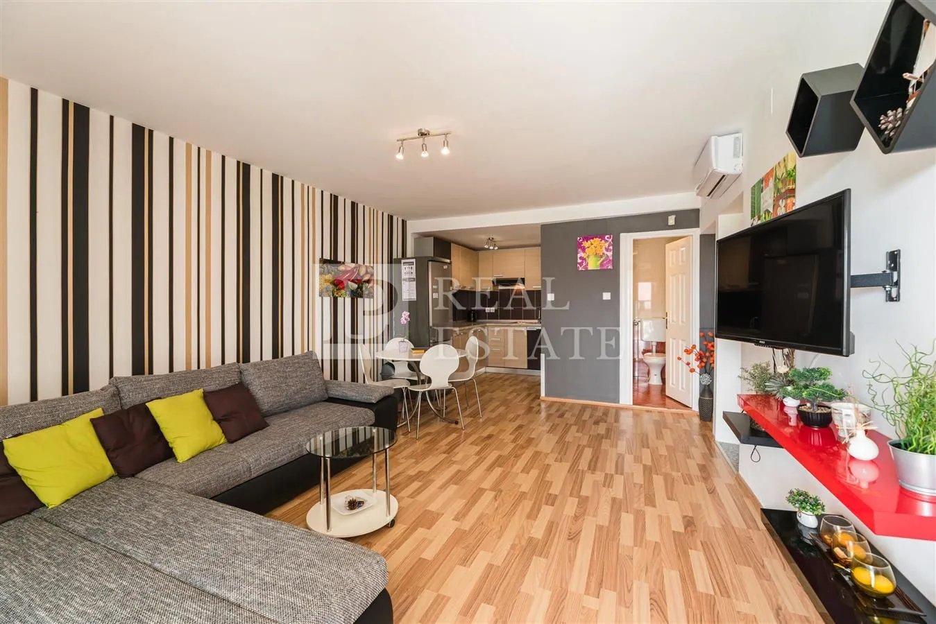 dramalj - apartmanska kuća 200m od mora - slika 5