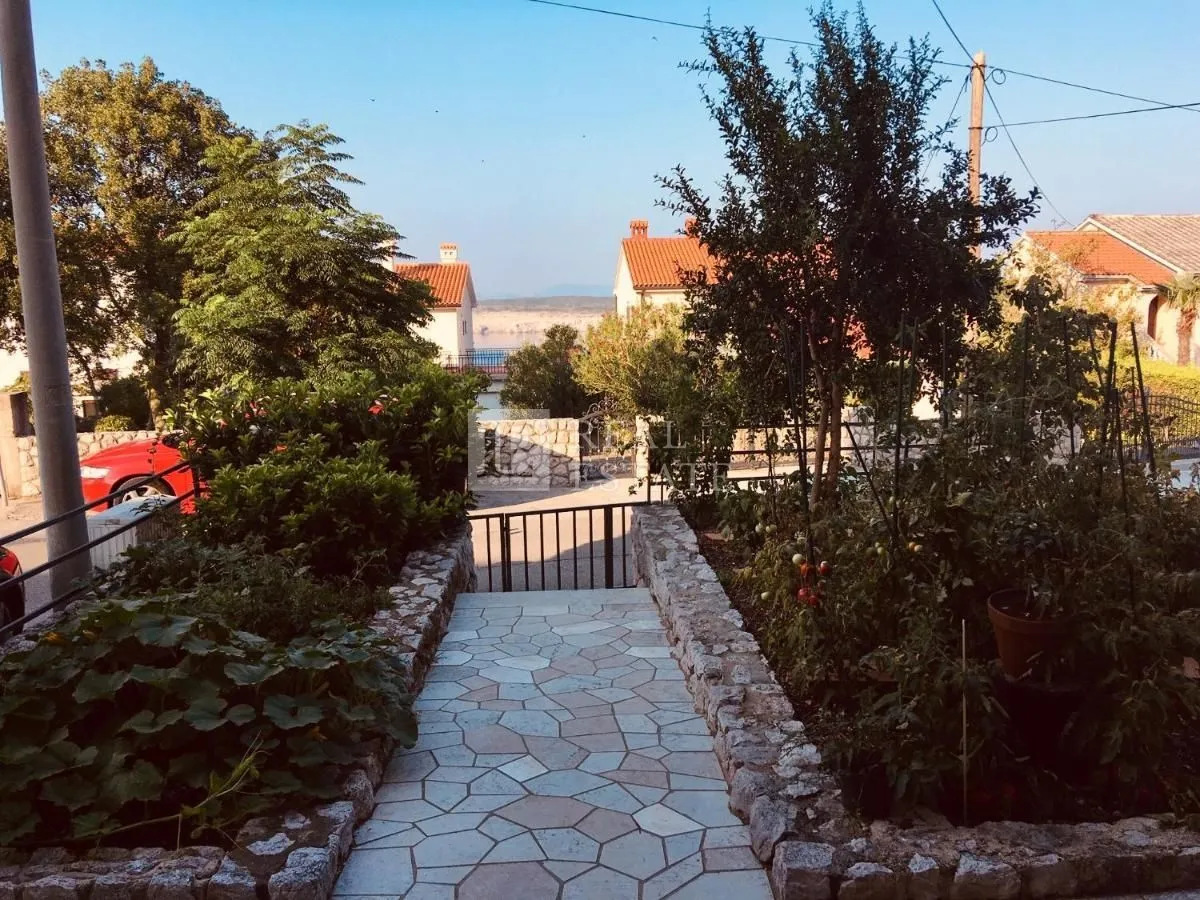 jadranovo - kuća s pet apartmana u blizini mora - slika 10