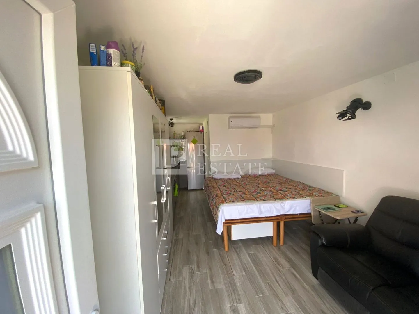 jadranovo - kuća s pet apartmana u blizini mora - slika 22